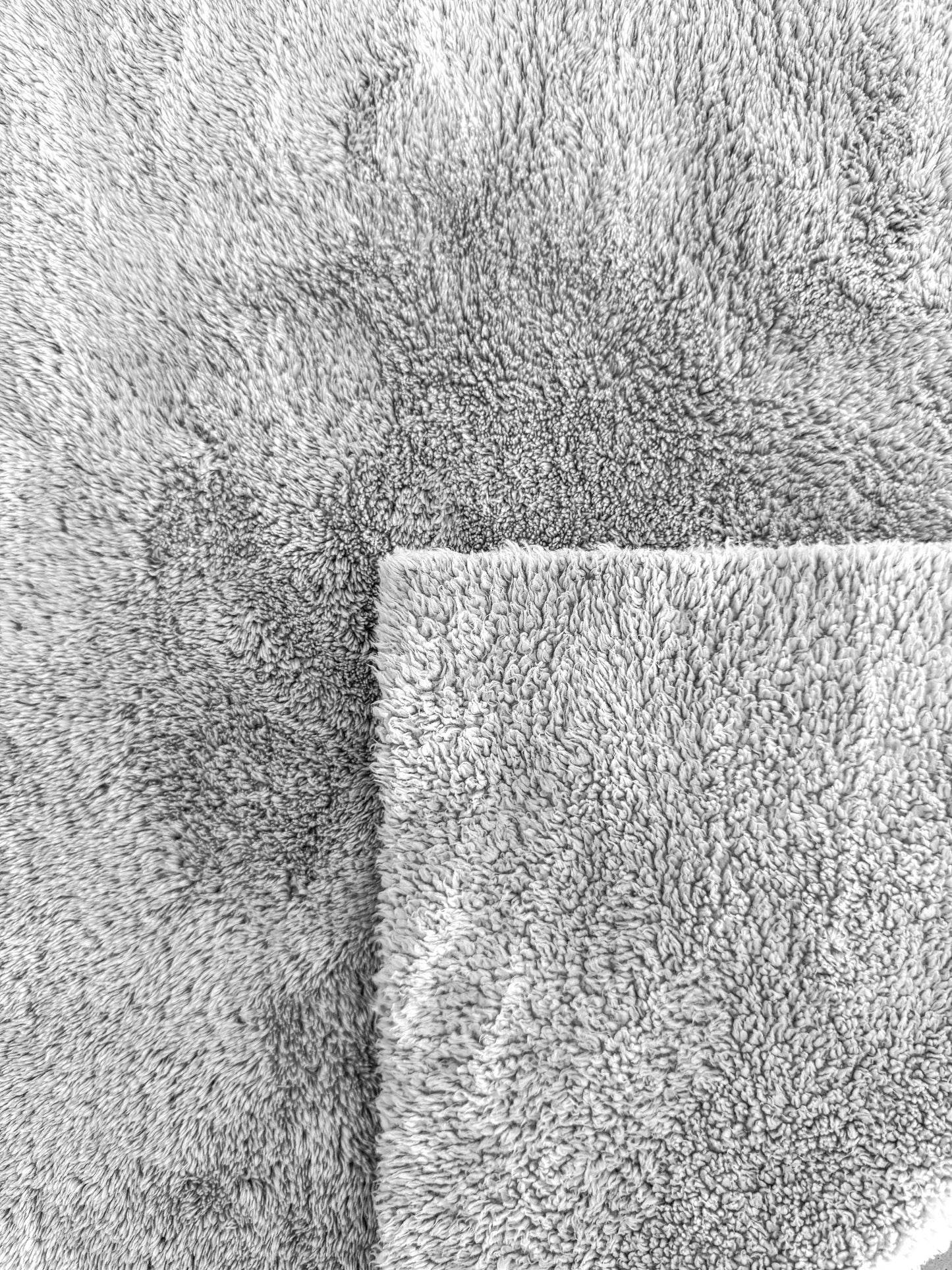 THEO BY MYSTR O – LUXURY MICROFIBRE TECH CLOTH FOR SCREENS & DEVICES